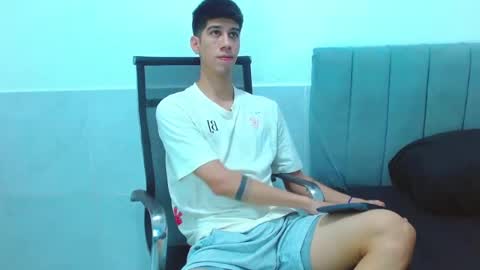 Snapshot of jhony_sex3 chatting on 12-23-25, 02:42 jhony_sex3 online show from 12-23-25, 02:42