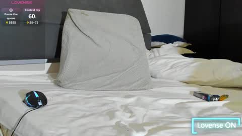 Jhony Alzate online show from 01-19-26, 02:59