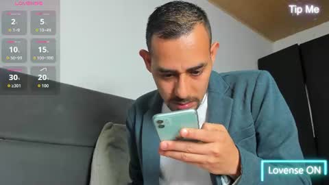Snapshot of jhonyalzate chatting on 06-22-26, 02:24 Jhony Alzate online show from 06-22-26, 02:24