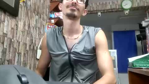 Snapshot of jhosuamoore chatting on 06-05-26, 12:39 Jhosuamoore online show from 06-05-26, 12:39