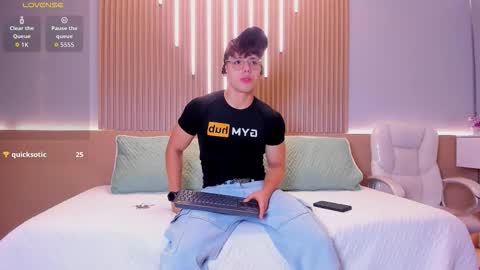 Snapshot of jhoumod_21 chatting on 10-17-25, 10:18 jhoumod_21 online show from 10-17-25, 10:18