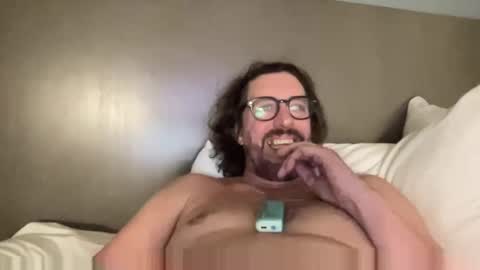 Snapshot of jimboo400 chatting on 09-22-25, 04:03 jimboo400 online show from 09-22-25, 04:03