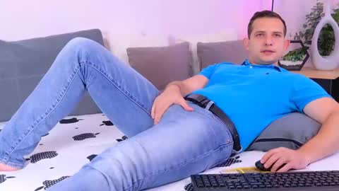 Snapshot of jimmy_doss chatting on 07-19-26, 07:23 Jimmy online show from 07-19-26, 07:23