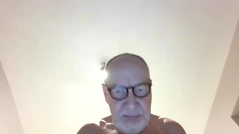 Snapshot of jimmybenido chatting on 11-10-25, 05:45 Jim Redgewell online show from 11-10-25, 05:45