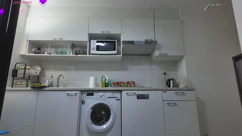 Jiwon online show from 02-21-25, 04:37