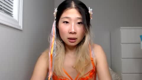 Jiwoo online show from 10-25-25, 11:43