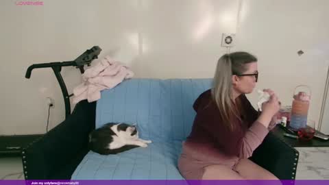 Nicole  Allen online show from 01-24-25, 01:45