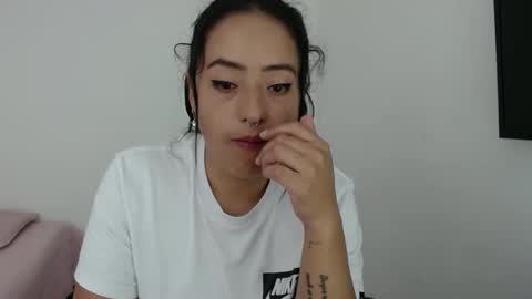 Julieta online show from 12-18-24, 04:31