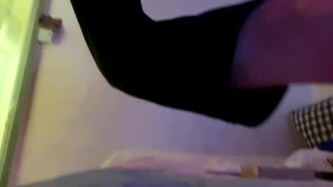 jlarks1 online show from 04-12-26, 10:48