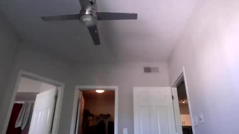 Snapshot of jmeaty5 chatting on 10-15-25, 06:19 jmeaty5 online show from 10-15-25, 06:19