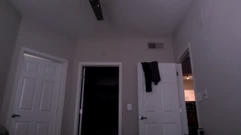 Snapshot of jmeaty5 chatting on 12-17-25, 04:13 jmeaty5 online show from 12-17-25, 04:13