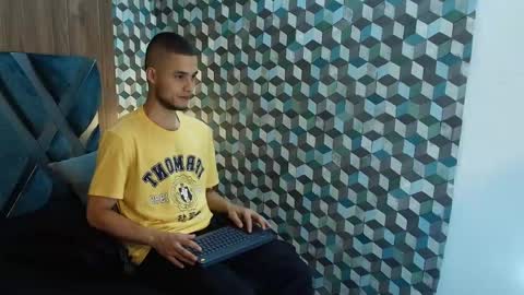 Snapshot of joaho_fernandez chatting on 05-17-26, 09:11 Joao online show from 05-17-26, 09:11