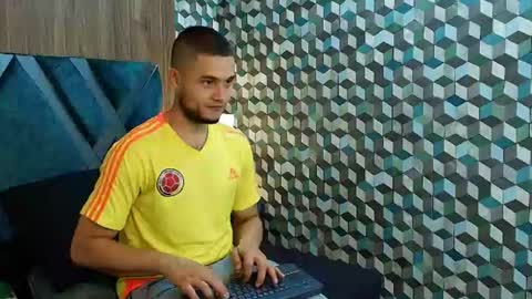 Snapshot of joaho_fernandez chatting on 06-14-26, 02:24 Joao online show from 06-14-26, 02:24