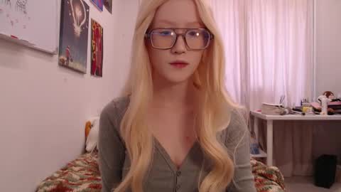 joan_kiss online show from 10-19-25, 09:32