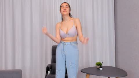 Snapshot of joangoulder chatting on 12-15-24, 07:21 Mia online show from 12-15-24, 07:21