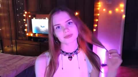 Kira online show from 10-20-25, 03:23