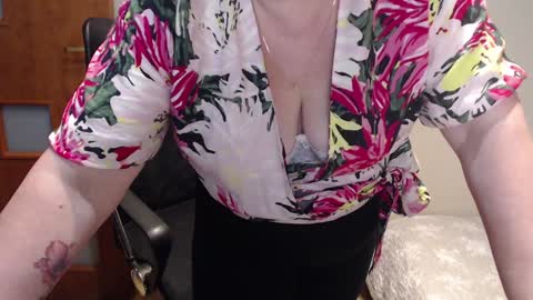 Joanna and Greg online show from 02-03-25, 11:42