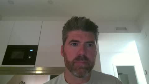 joaquinix123 online show from 05-09-26, 10:04