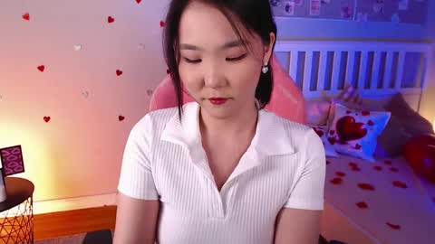 Snapshot of jocelyn_lane chatting on 02-12-25, 03:27 Amina online show from 02-12-25, 03:27