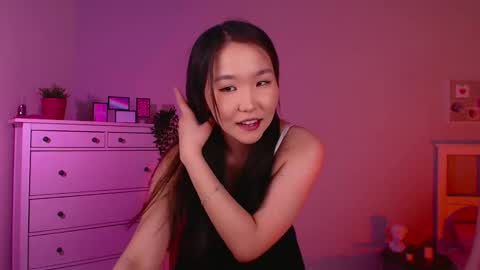 Snapshot of jocelyn_lane chatting on 03-05-25, 12:33 Amina online show from 03-05-25, 12:33