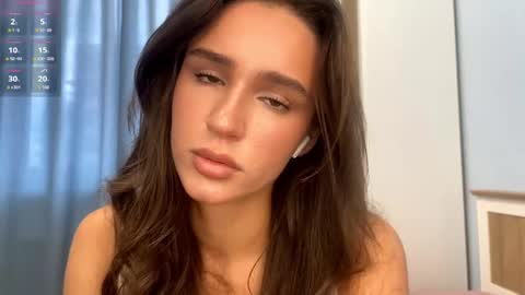 Nicole online show from 09-27-25, 05:23