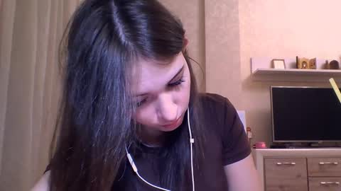 Jennifer online show from 11-13-25, 05:23