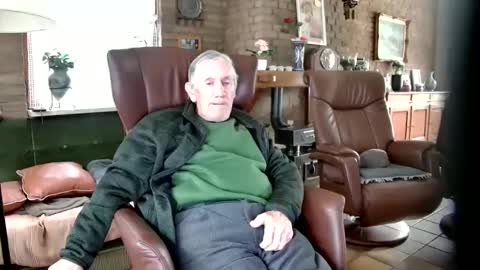 Snapshot of johan7_heet chatting on 12-06-24, 01:22 johan7 heet online show from 12-06-24, 01:22