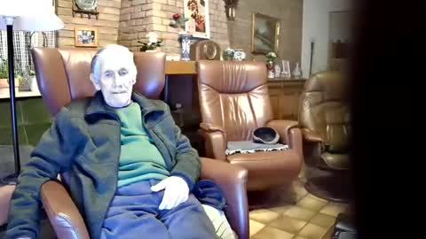 Snapshot of johan7_heet chatting on 12-13-24, 05:00 johan7 heet online show from 12-13-24, 05:00