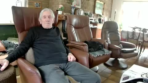 Snapshot of johan7_heet chatting on 02-10-25, 01:44 johan7 heet online show from 02-10-25, 01:44