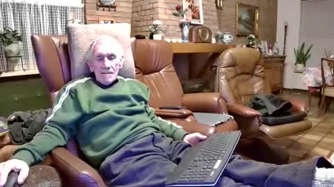 Snapshot of johan7_heet chatting on 02-15-26, 09:33 johan7 heet online show from 02-15-26, 09:33