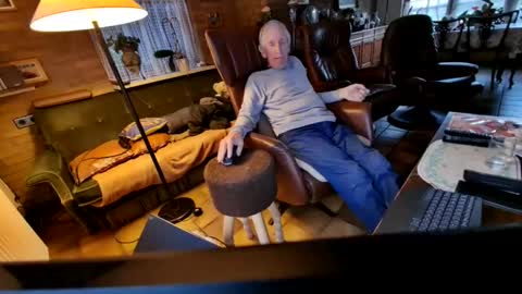 Snapshot of johan7_heet chatting on 04-12-26, 06:13 johan7 heet online show from 04-12-26, 06:13