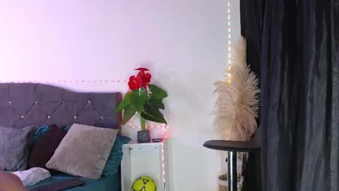 Snapshot of john_and_louis chatting on 05-02-26, 11:59 John online show from 05-02-26, 11:59