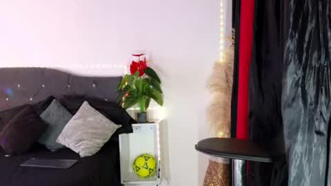 Snapshot of john_and_louis chatting on 06-20-26, 12:08 John online show from 06-20-26, 12:08