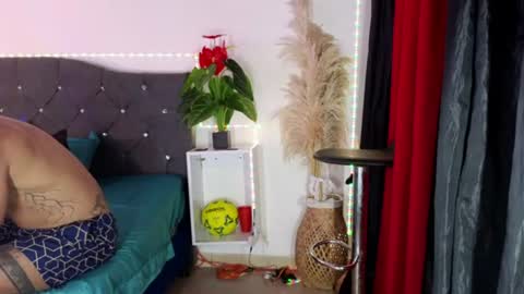 Snapshot of john_and_louis chatting on 06-27-26, 12:10 John online show from 06-27-26, 12:10