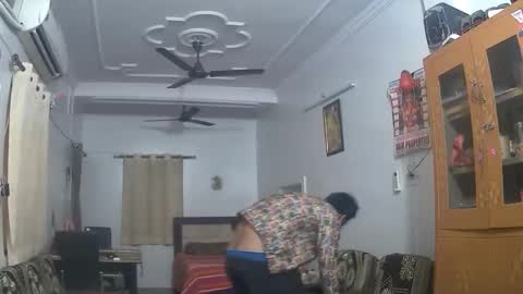 Snapshot of john_desihunk chatting on 12-17-24, 12:43 john_desihunk online show from 12-17-24, 12:43