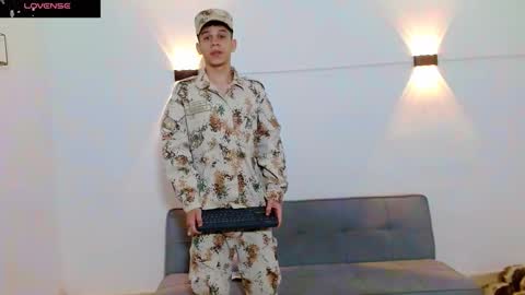 john_ssnow29 online show from 12-01-25, 12:32