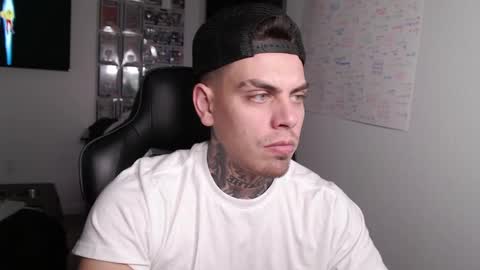 Snapshot of johnafterdark chatting on 04-14-26, 05:13 JAXX online show from 04-14-26, 05:13
