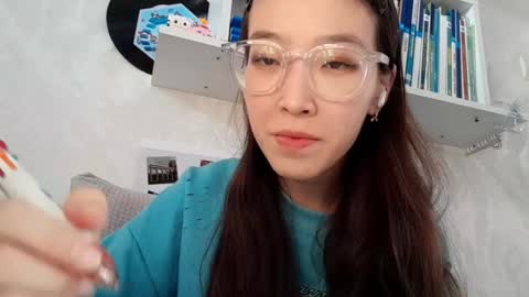 Snapshot of johnmerli chatting on 11-25-25, 09:53 Molly online show from 11-25-25, 09:53