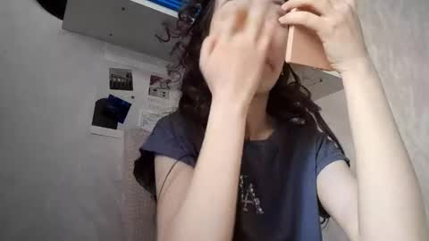 Snapshot of johnmerli chatting on 11-30-25, 03:10 Molly online show from 11-30-25, 03:10