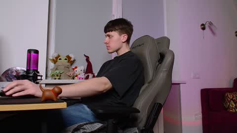 Snapshot of johnny_boom chatting on 01-17-25, 04:15 johnny boom online show from 01-17-25, 04:15