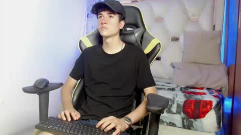 johnny_cagee online show from 09-28-25, 04:07