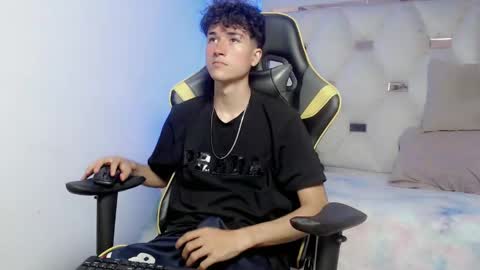 johnny_cagee online show from 11-11-25, 04:45