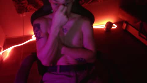 Snapshot of johnny_positive chatting on 11-15-25, 04:10 Johnny online show from 11-15-25, 04:10