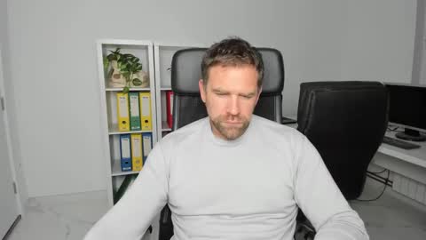 johnnydough82 online show from 12-04-24, 04:54