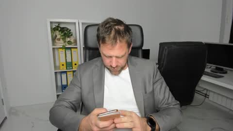 johnnydough82 online show from 12-06-24, 05:53