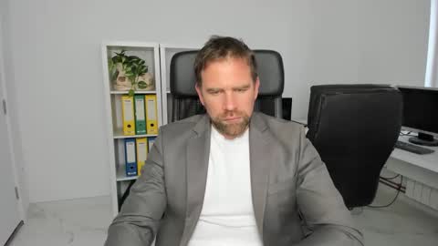 johnnydough82 online show from 12-06-24, 08:59