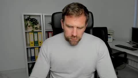 johnnydough82 online show from 12-11-24, 08:47