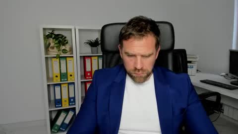 johnnydough82 online show from 12-12-24, 08:47