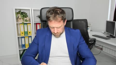 johnnydough82 online show from 12-13-24, 08:41