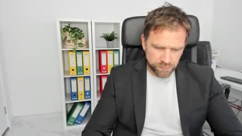 johnnydough82 online show from 12-17-24, 08:12